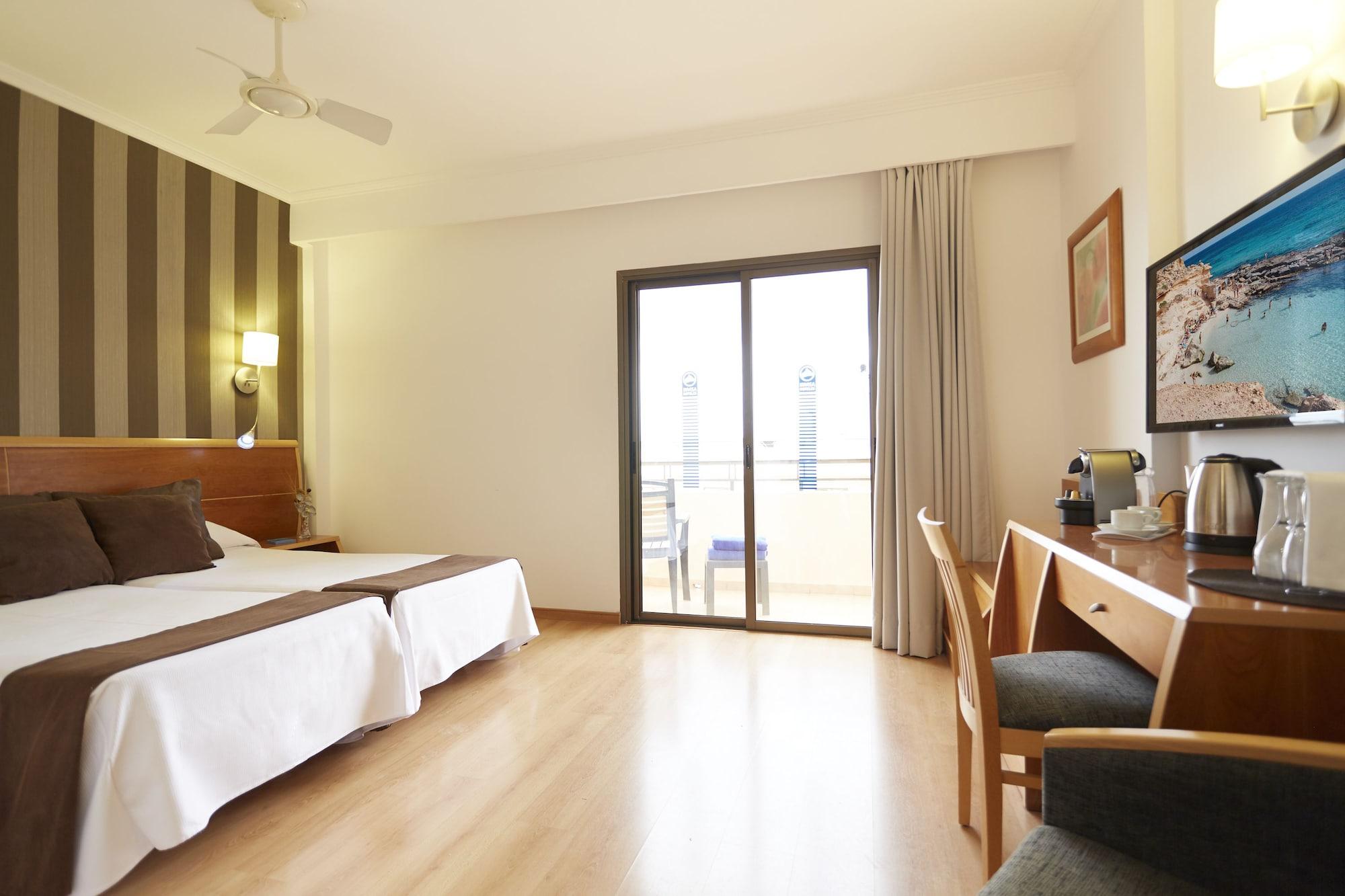 Invisa Hotel La Cala (Adults Only) Santa Eulària des Riu Εξωτερικό φωτογραφία