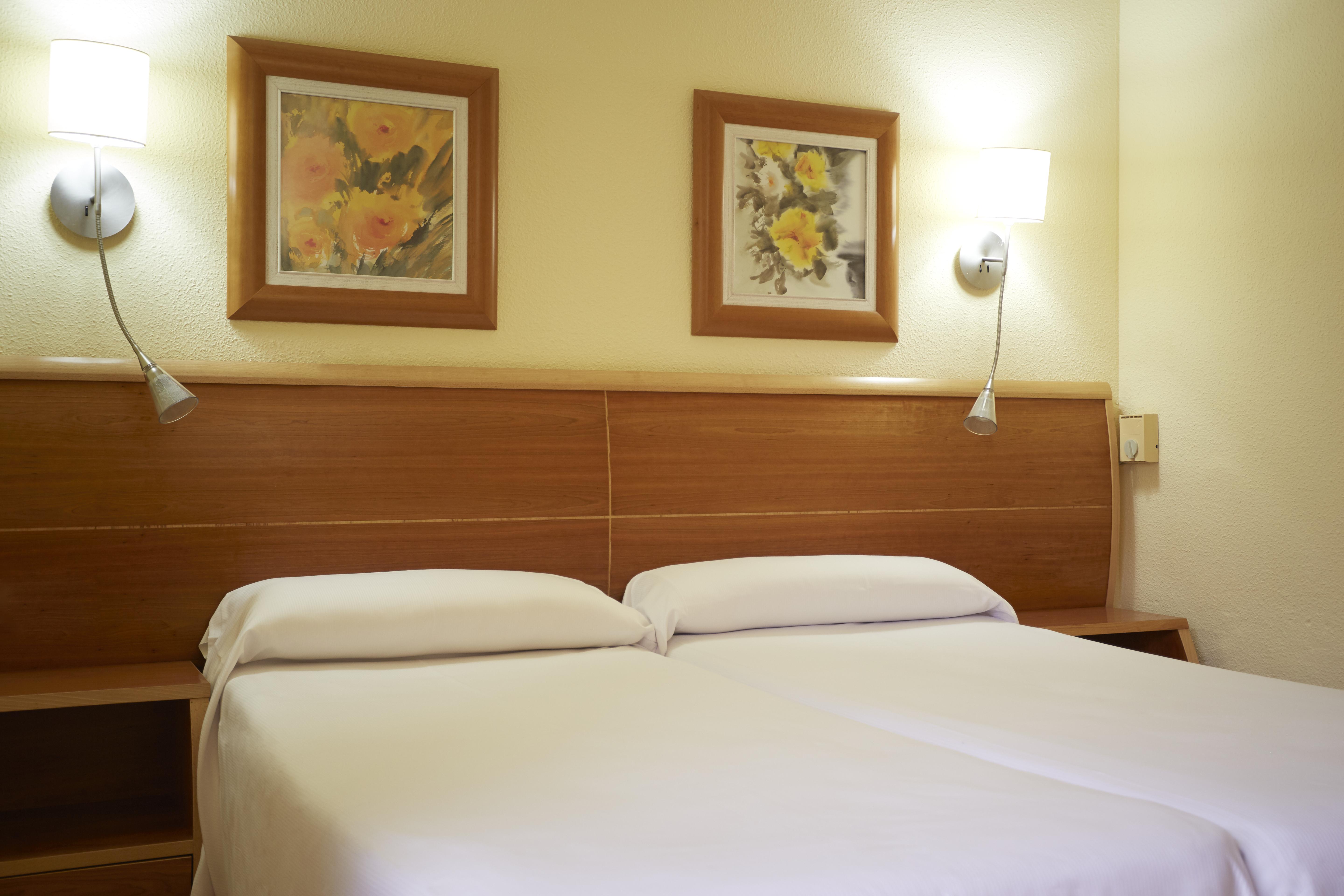 Invisa Hotel La Cala (Adults Only) Santa Eulària des Riu Εξωτερικό φωτογραφία