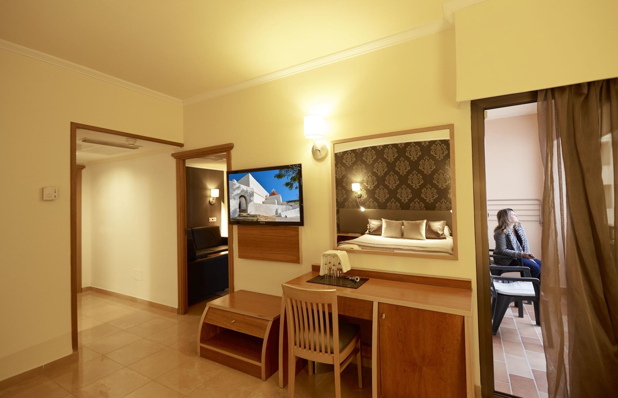 Invisa Hotel La Cala (Adults Only) Santa Eulària des Riu Εξωτερικό φωτογραφία