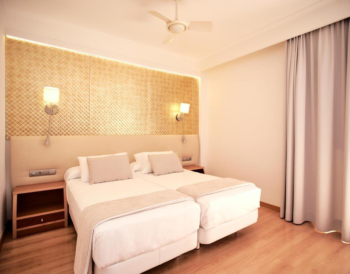 Invisa Hotel La Cala (Adults Only) Santa Eulària des Riu Εξωτερικό φωτογραφία