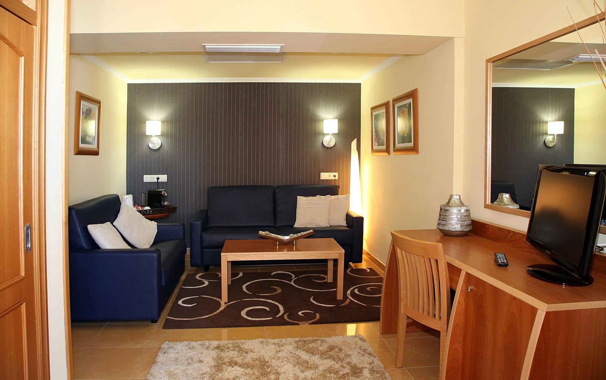 Invisa Hotel La Cala (Adults Only) Santa Eulària des Riu Εξωτερικό φωτογραφία