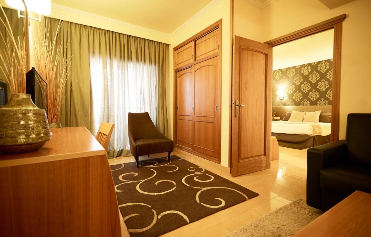 Invisa Hotel La Cala (Adults Only) Santa Eulària des Riu Εξωτερικό φωτογραφία